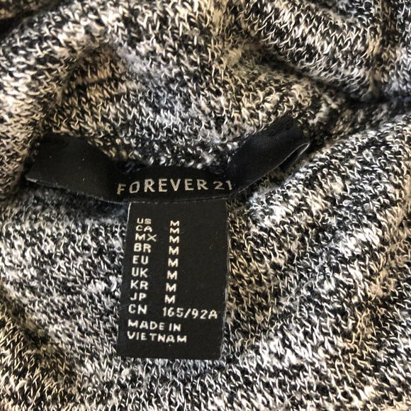 light, flowy turtleneck - Picture 3 of 4